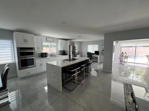 6800 SW 7th Place