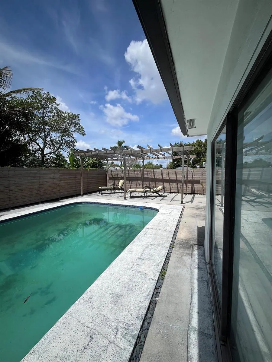 6800 SW 7th Place North Lauderdale, FL 33068