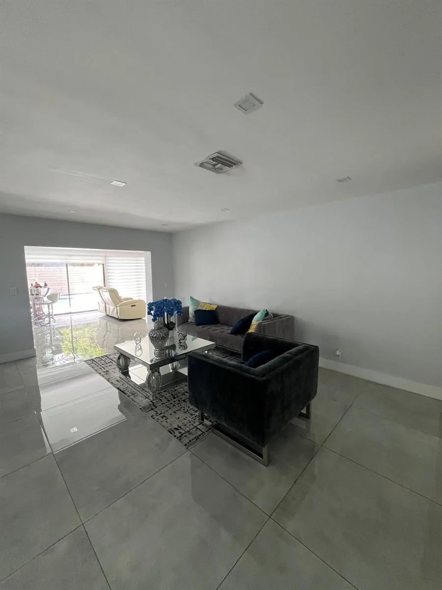 6800 SW 7th Place North Lauderdale, FL 33068