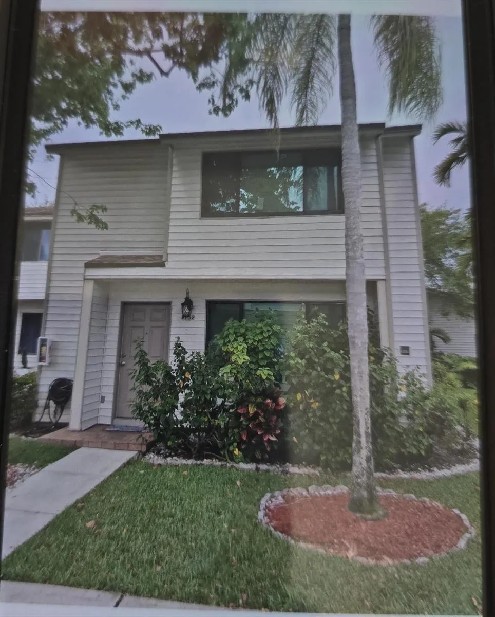 9752 NW 37th Street #7g Sunrise, FL 33351