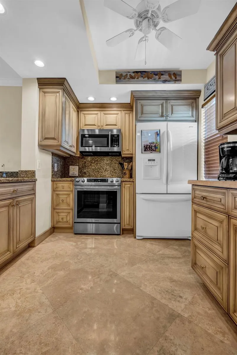 3050 NE 48th Court #305 Lighthouse Point, FL 33064