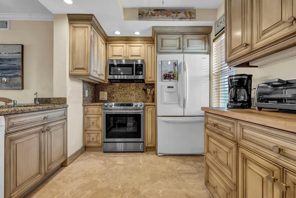 3050 NE 48th Court #305 Lighthouse Point, FL 33064