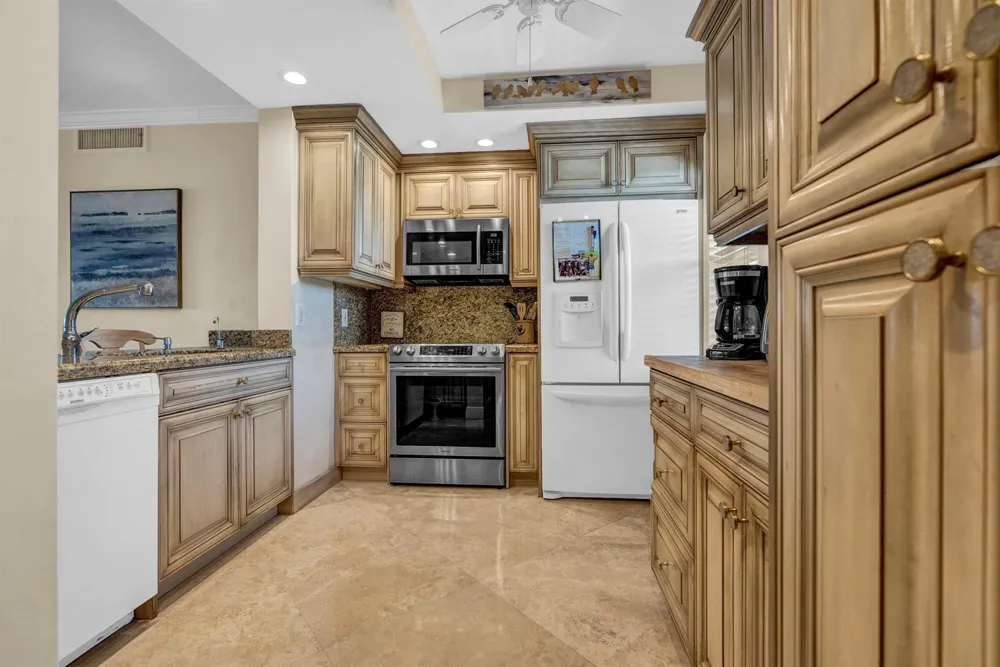 3050 NE 48th Court #305 Lighthouse Point, FL 33064