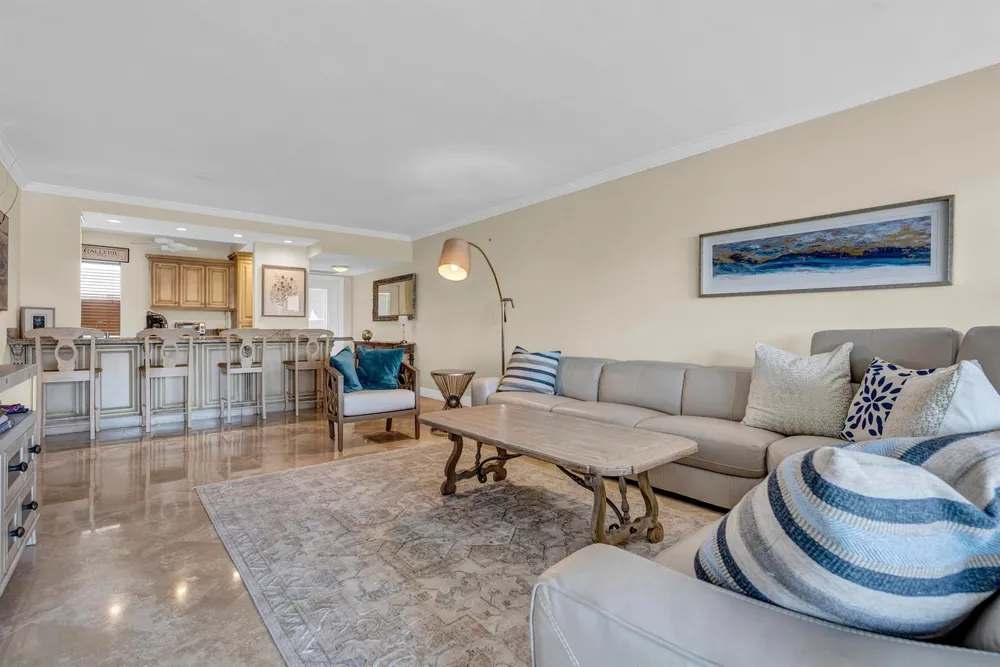 3050 NE 48th Court #305 Lighthouse Point, FL 33064