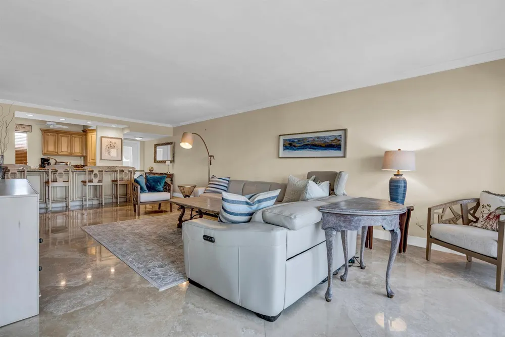 3050 NE 48th Court #305 Lighthouse Point, FL 33064