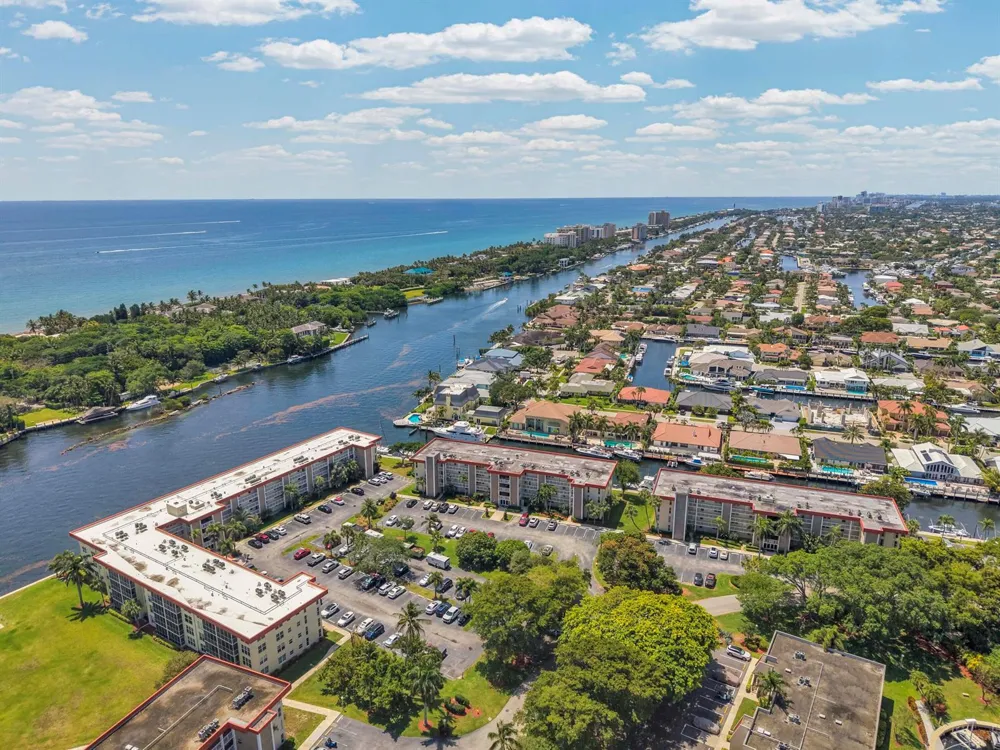 3050 NE 48th Court #305 Lighthouse Point, FL 33064