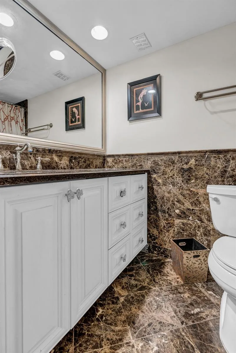 3050 NE 48th Court #305 Lighthouse Point, FL 33064