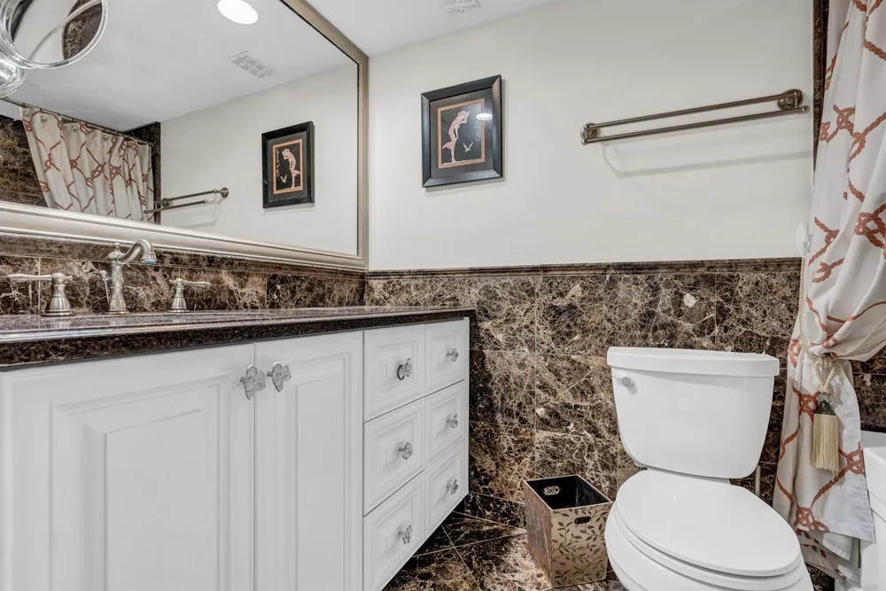 3050 NE 48th Court #305 Lighthouse Point, FL 33064