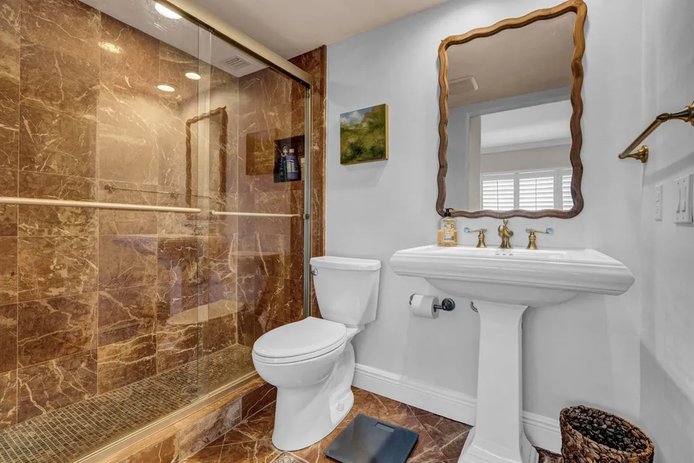 3050 NE 48th Court #305 Lighthouse Point, FL 33064