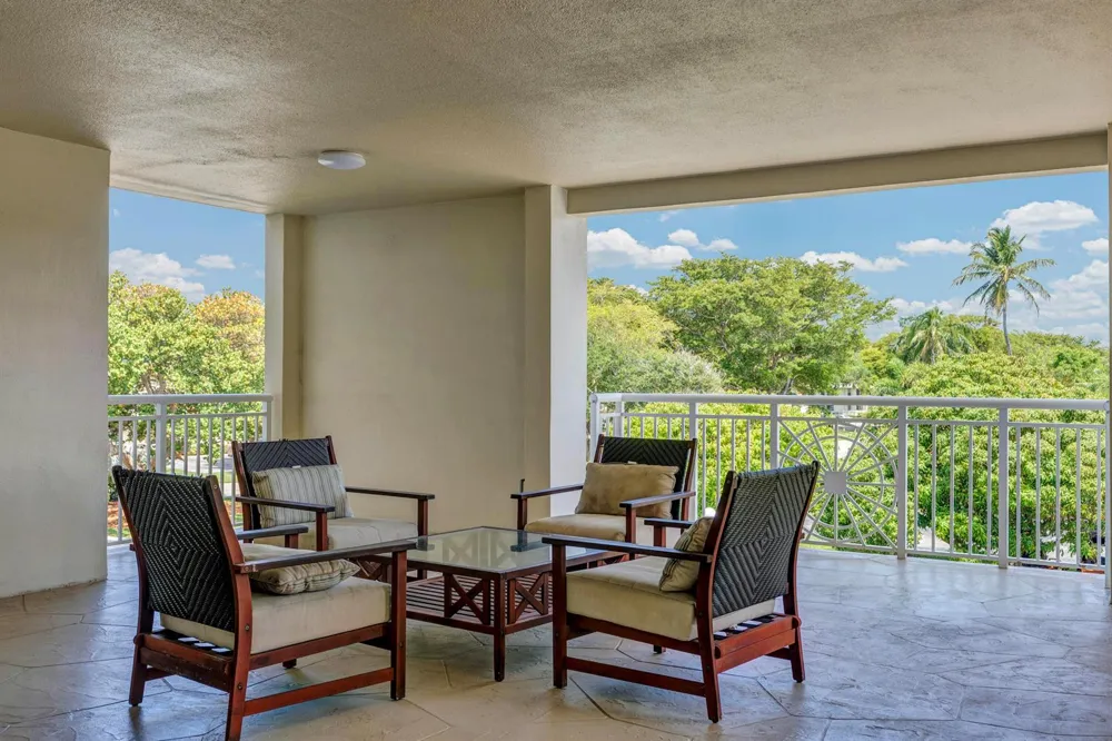 3050 NE 48th Court #305 Lighthouse Point, FL 33064