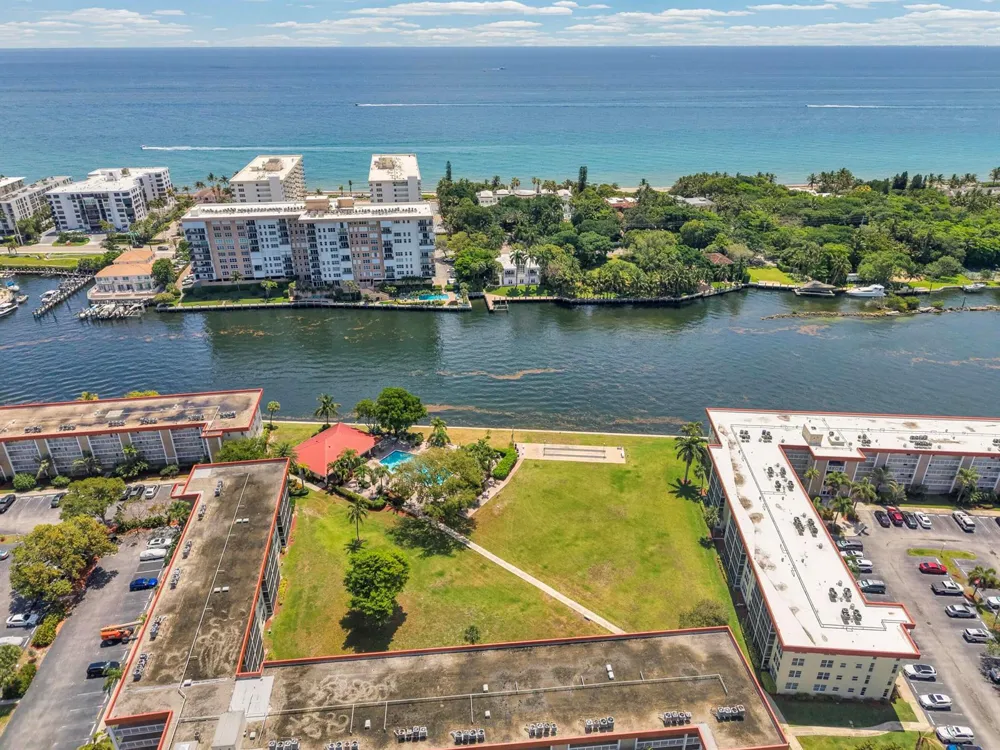 3050 NE 48th Court #305 Lighthouse Point, FL 33064