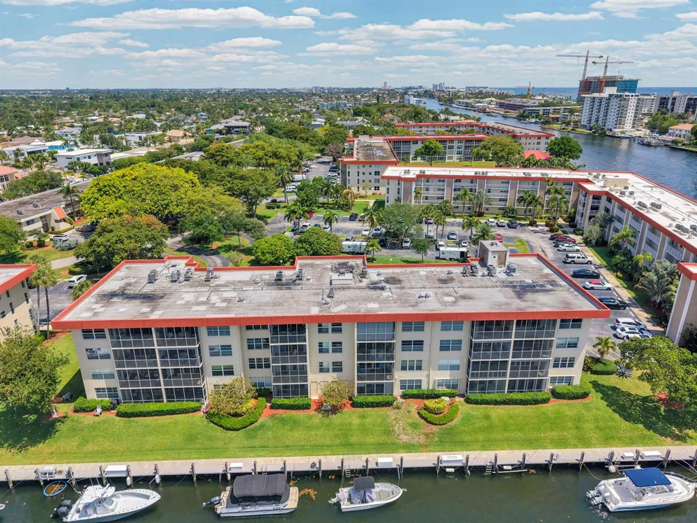3050 NE 48th Court #305 Lighthouse Point, FL 33064