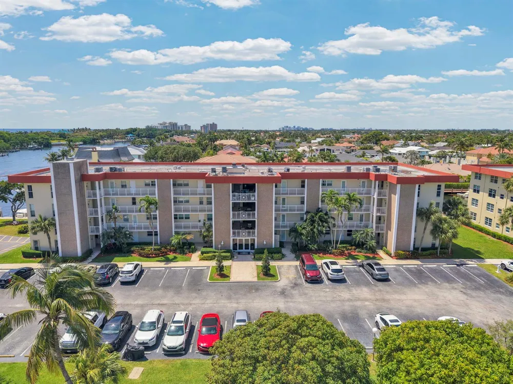3050 NE 48th Court #305 Lighthouse Point, FL 33064