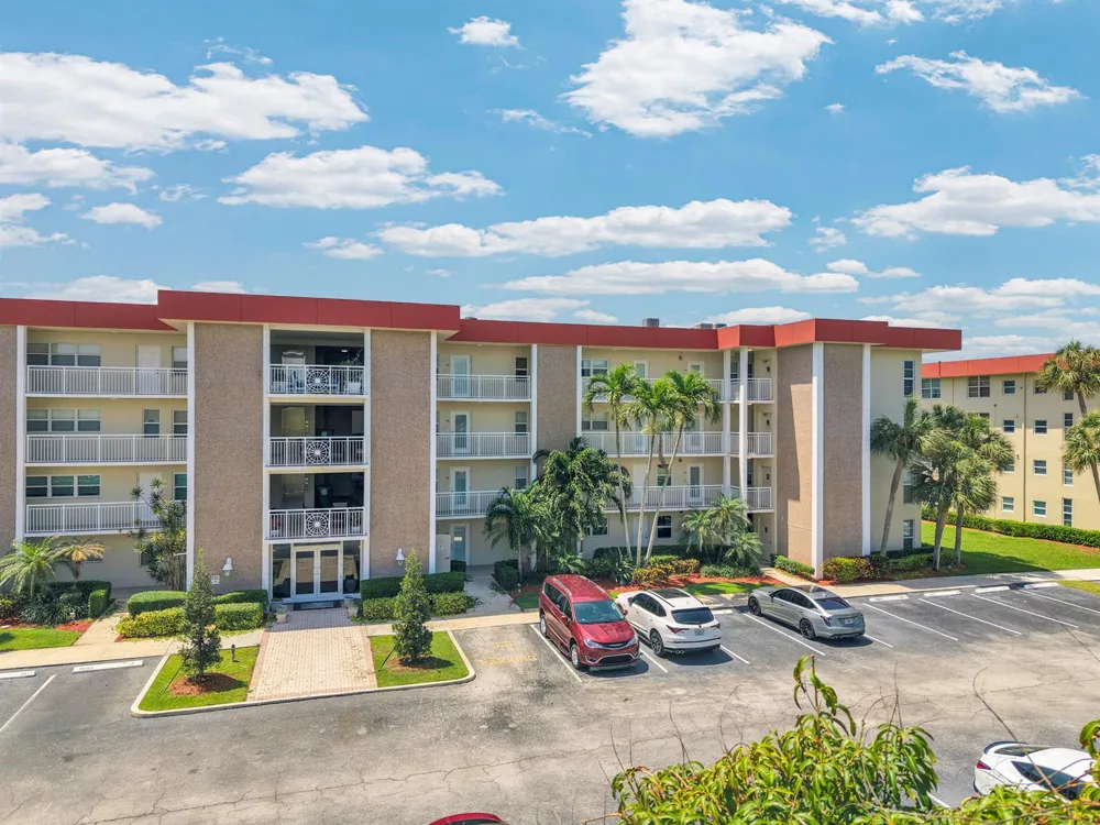 3050 NE 48th Court #305 Lighthouse Point, FL 33064