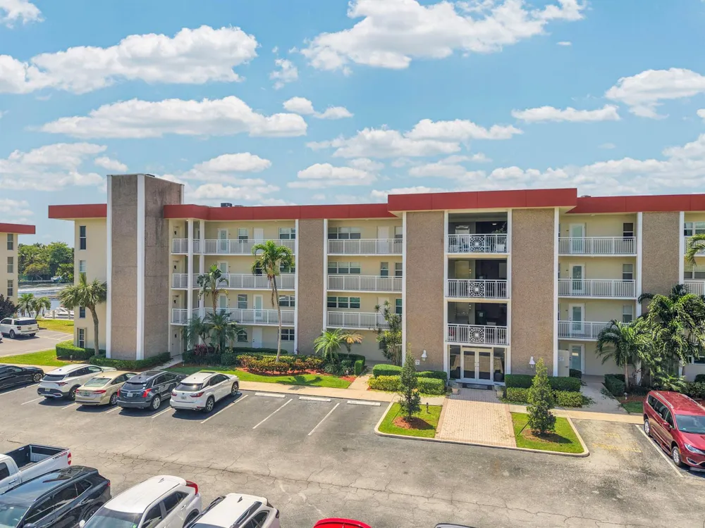 3050 NE 48th Court #305 Lighthouse Point, FL 33064