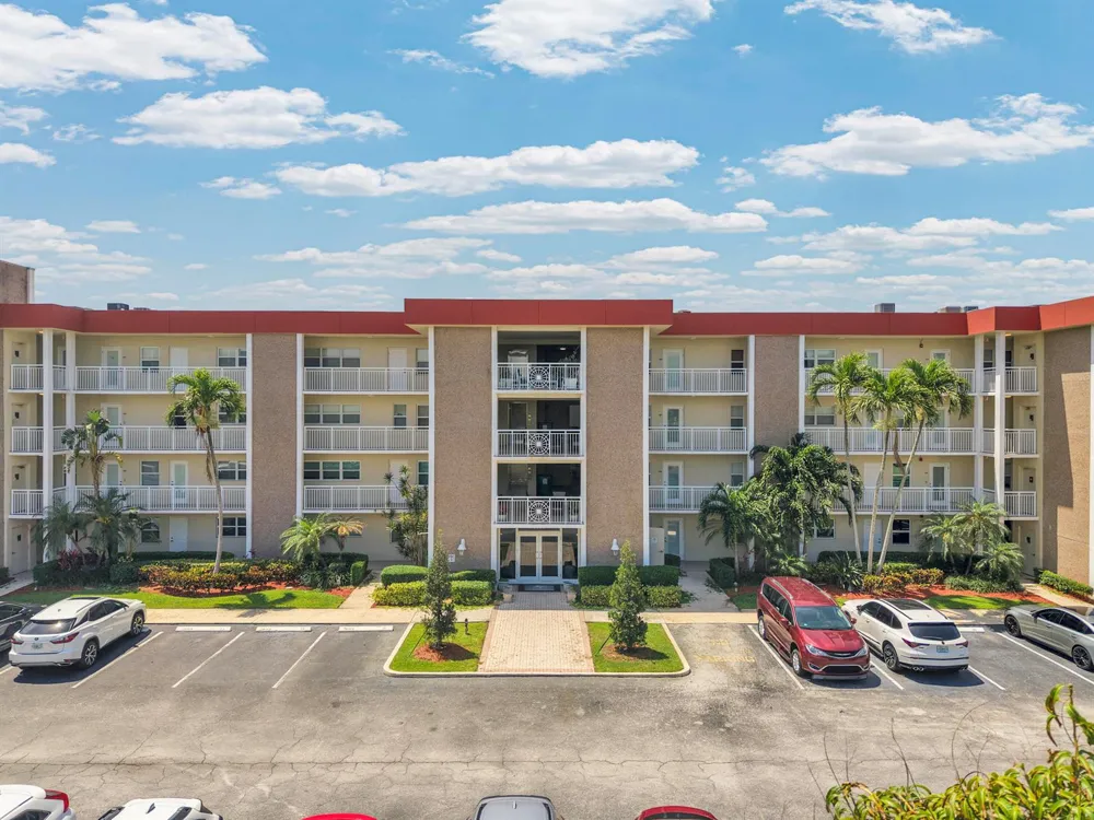 3050 NE 48th Court #305 Lighthouse Point, FL 33064