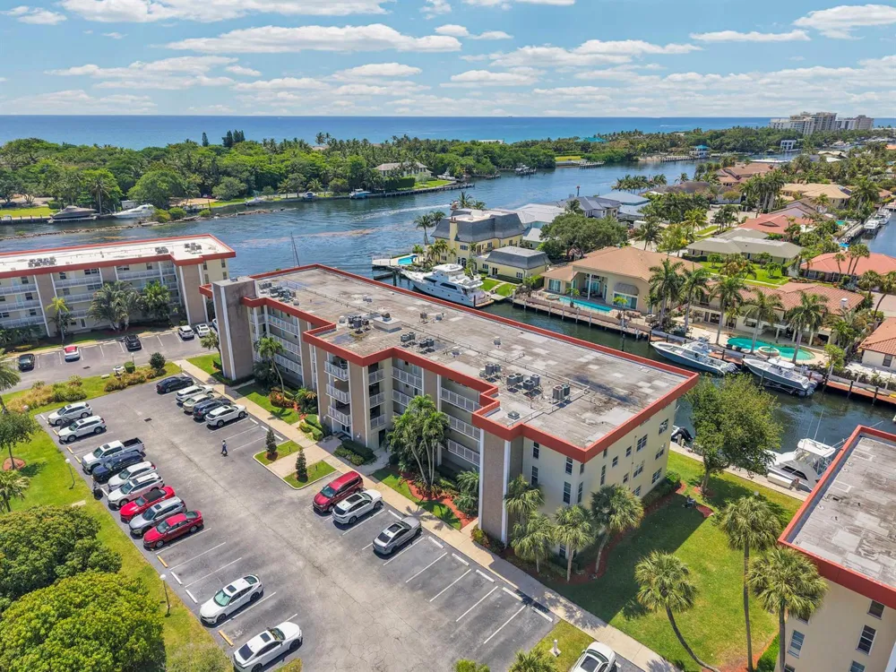 3050 NE 48th Court #305 Lighthouse Point, FL 33064
