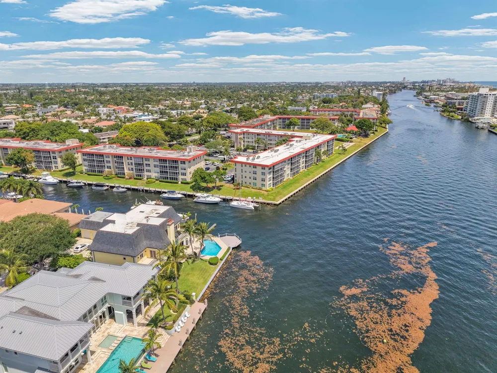3050 NE 48th Court #305 Lighthouse Point, FL 33064