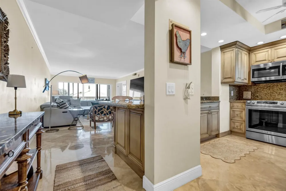 3050 NE 48th Court #305 Lighthouse Point, FL 33064