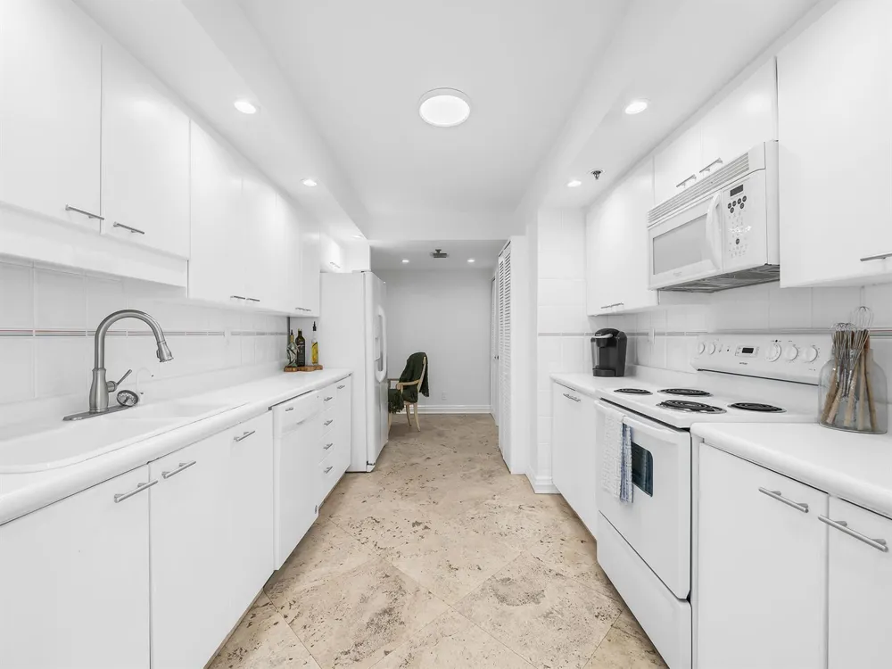 2917 S Ocean Boulevard #304 Highland Beach, FL 33487