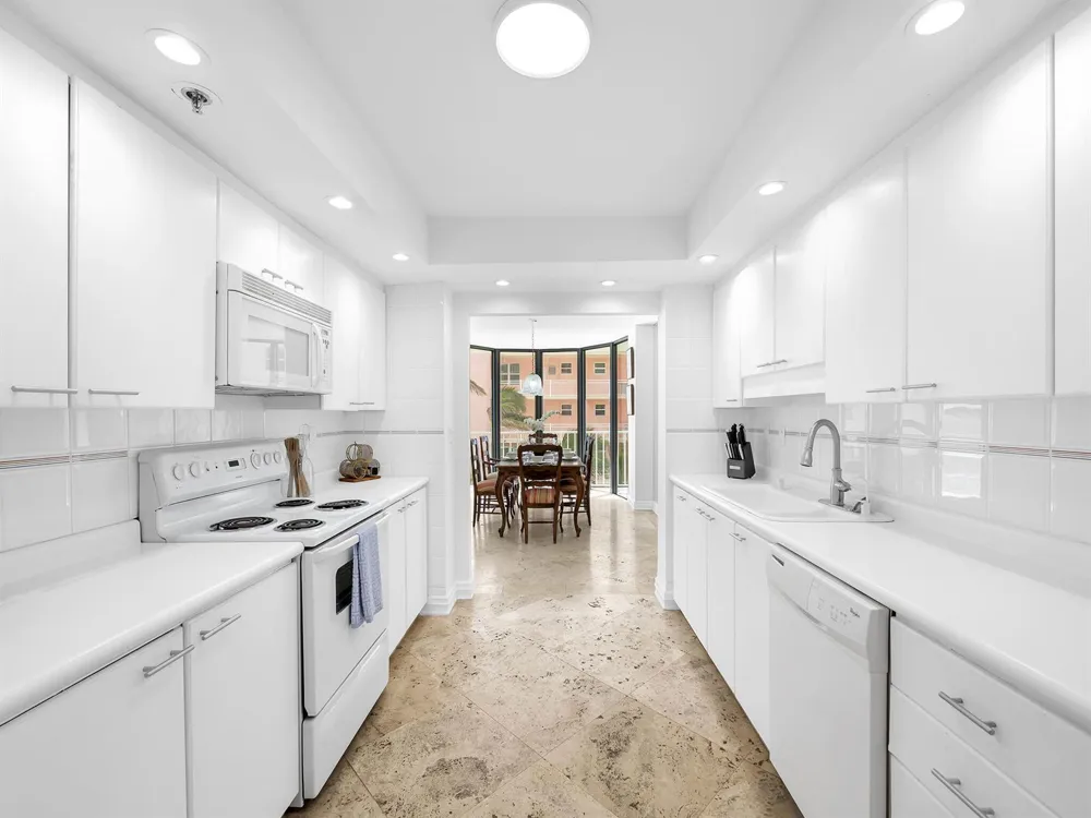 2917 S Ocean Boulevard #304 Highland Beach, FL 33487