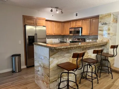 160 Yacht Club 206 Way #206