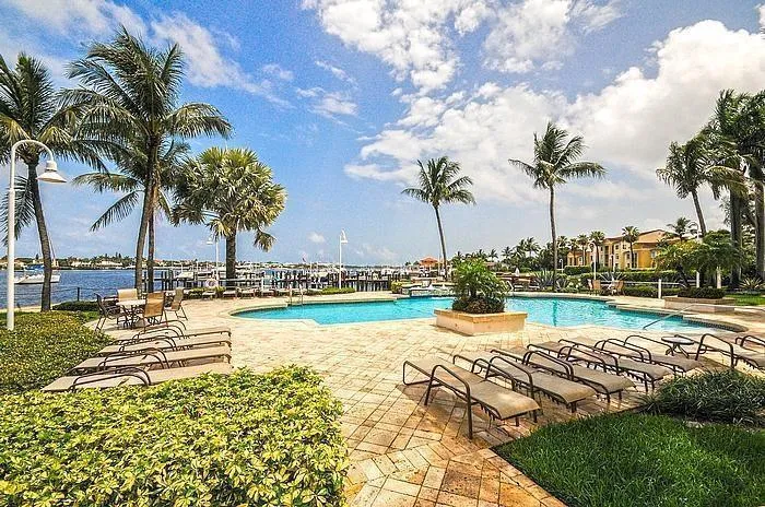 160 Yacht Club 206 Way #206 Hypoluxo, FL 33462