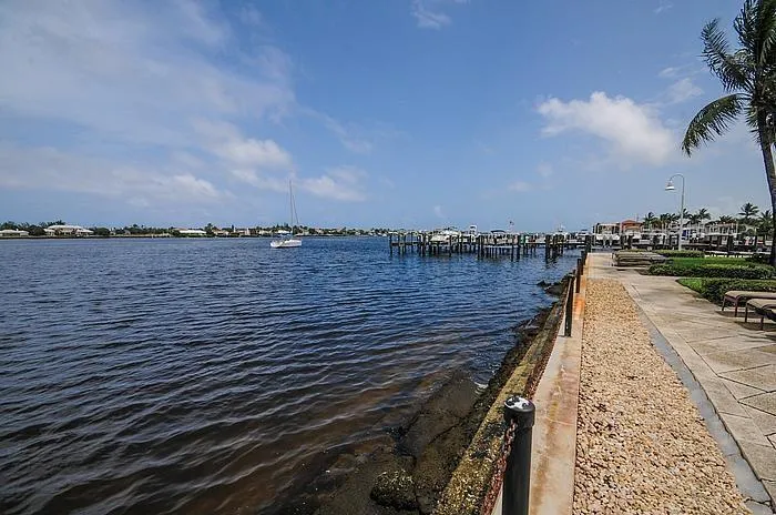 160 Yacht Club 206 Way #206 Hypoluxo, FL 33462