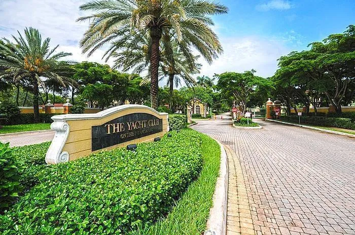 160 Yacht Club 206 Way #206 Hypoluxo, FL 33462