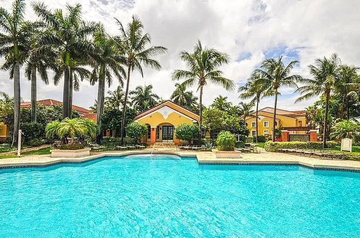 160 Yacht Club 206 Way #206 Hypoluxo, FL 33462