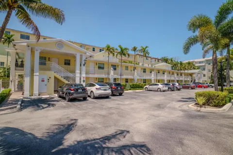 2660 NE 8th Avenue #106