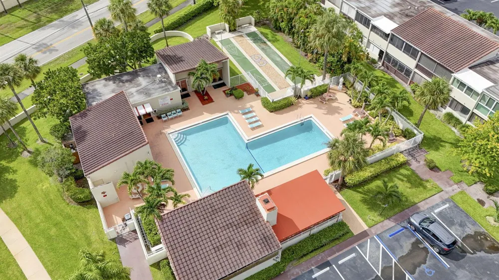 2532 S Boundbrook Dr S #102 Palm Springs, FL 33406