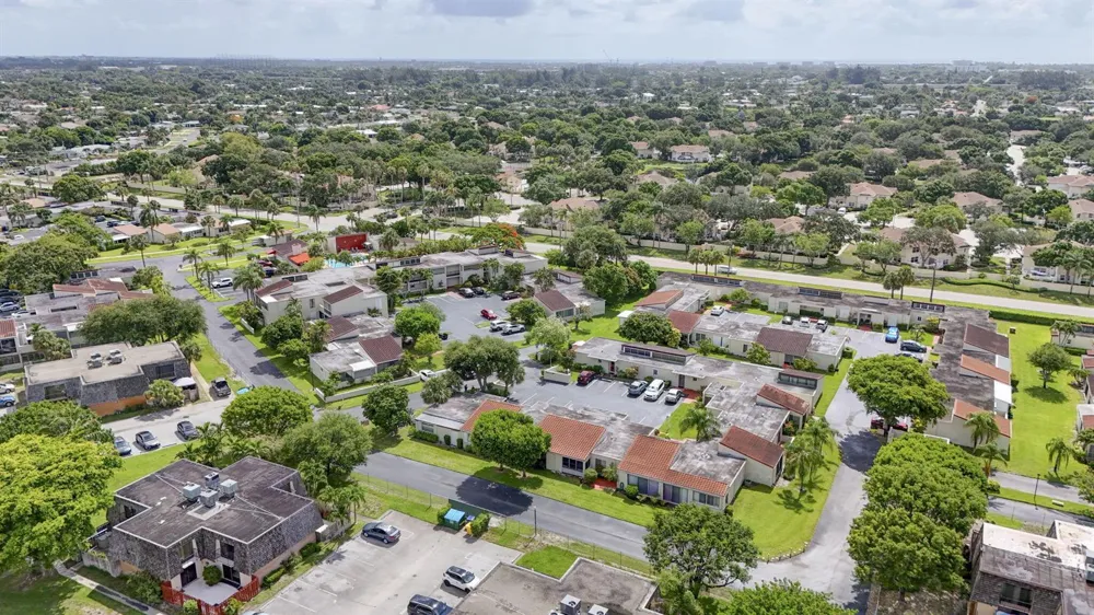 2532 S Boundbrook Dr S #102 Palm Springs, FL 33406