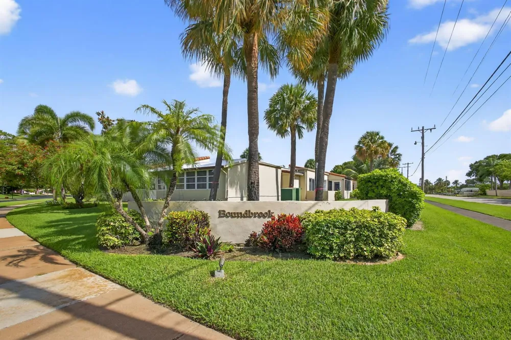 2532 S Boundbrook Dr S #102 Palm Springs, FL 33406