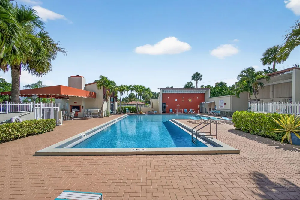 2532 S Boundbrook Dr S #102 Palm Springs, FL 33406