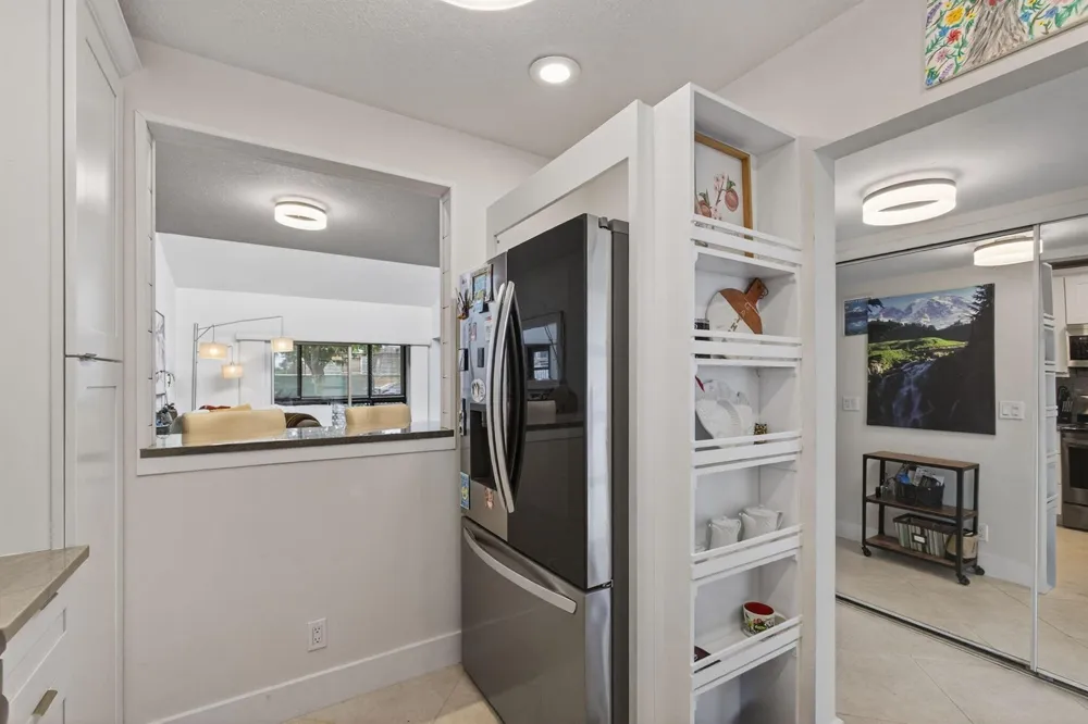 2532 S Boundbrook Dr S #102 Palm Springs, FL 33406