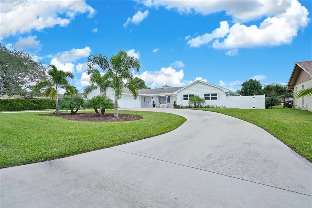 76 W Fairview W Tequesta, FL 33469