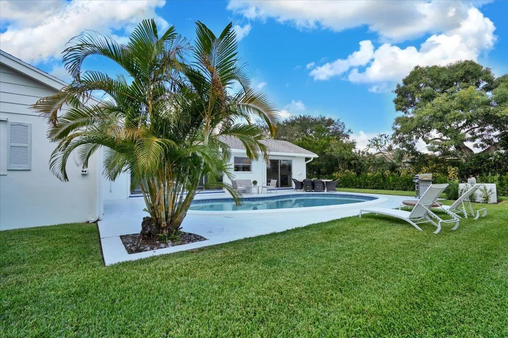76 W Fairview W Tequesta, FL 33469