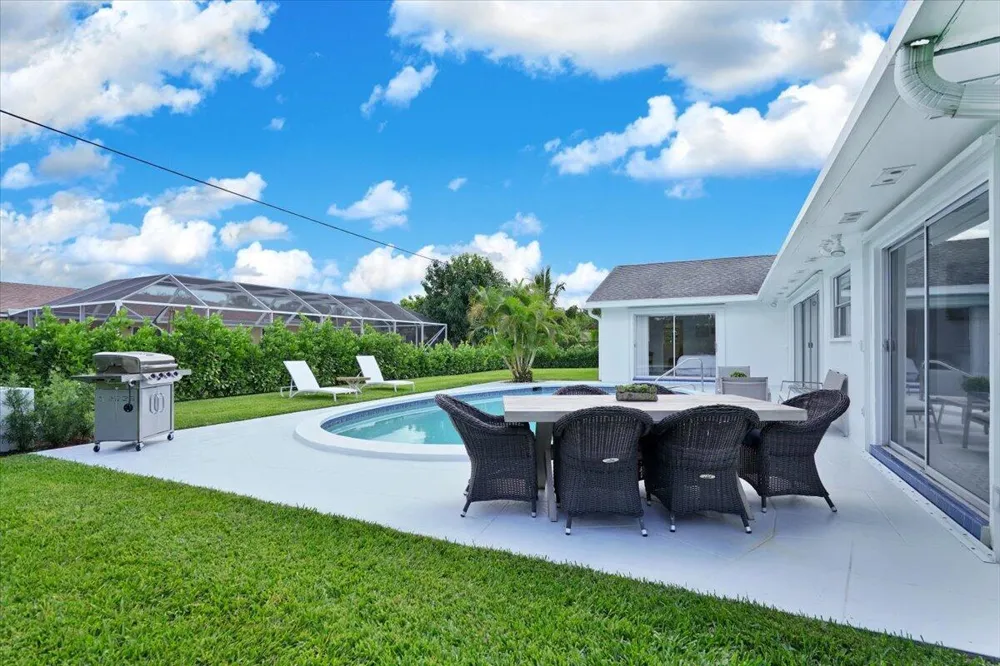 76 W Fairview W Tequesta, FL 33469