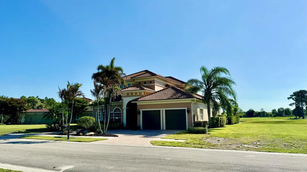 114 SE Via Verona Port St. Lucie, FL 34984