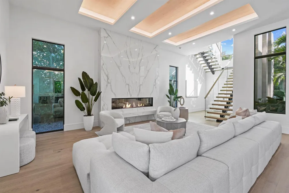 2085 Vitex Lane North Palm Beach, FL 33408