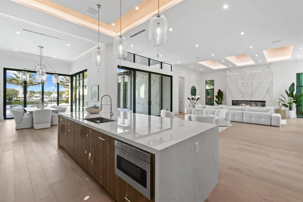 2085 Vitex Lane North Palm Beach, FL 33408