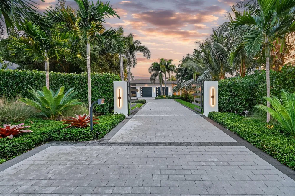 2085 Vitex Lane North Palm Beach, FL 33408