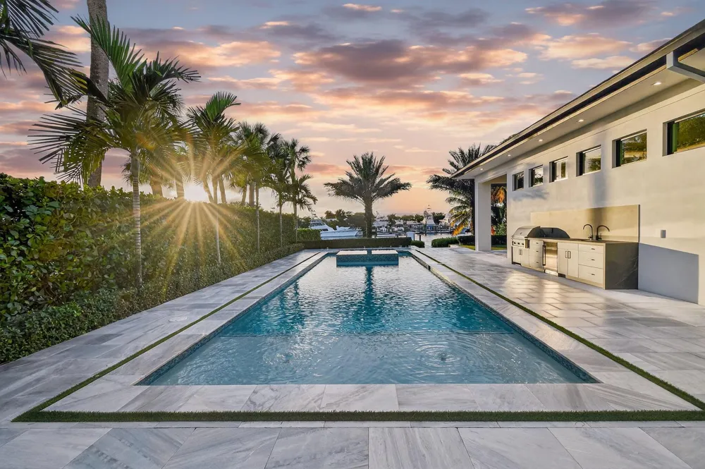 2085 Vitex Lane North Palm Beach, FL 33408