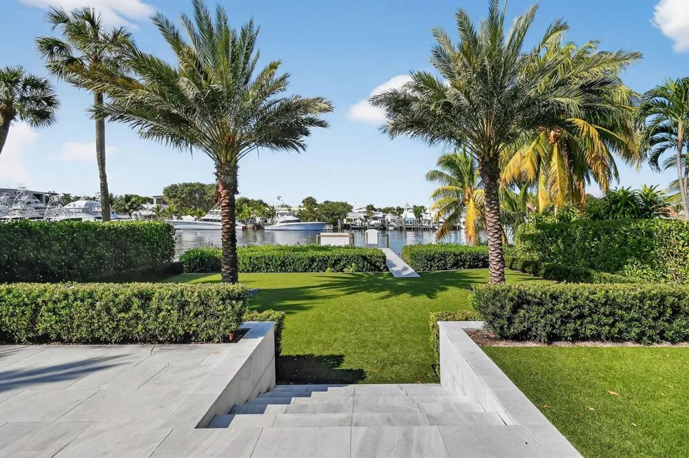 2085 Vitex Lane North Palm Beach, FL 33408
