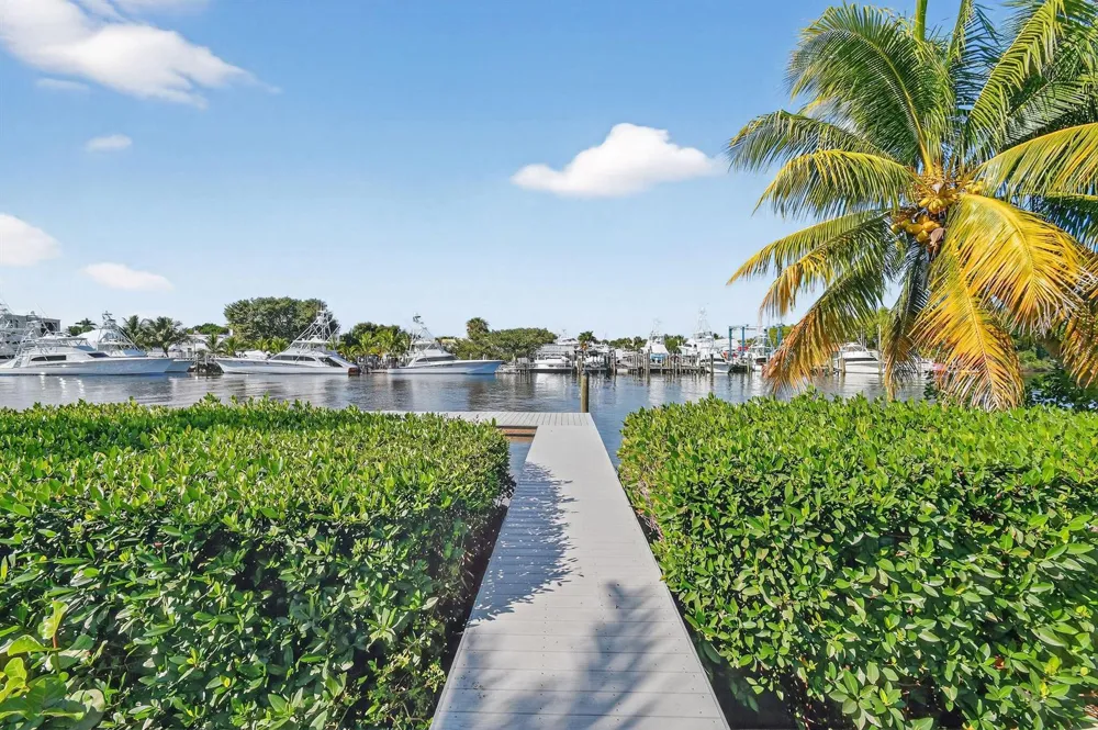 2085 Vitex Lane North Palm Beach, FL 33408