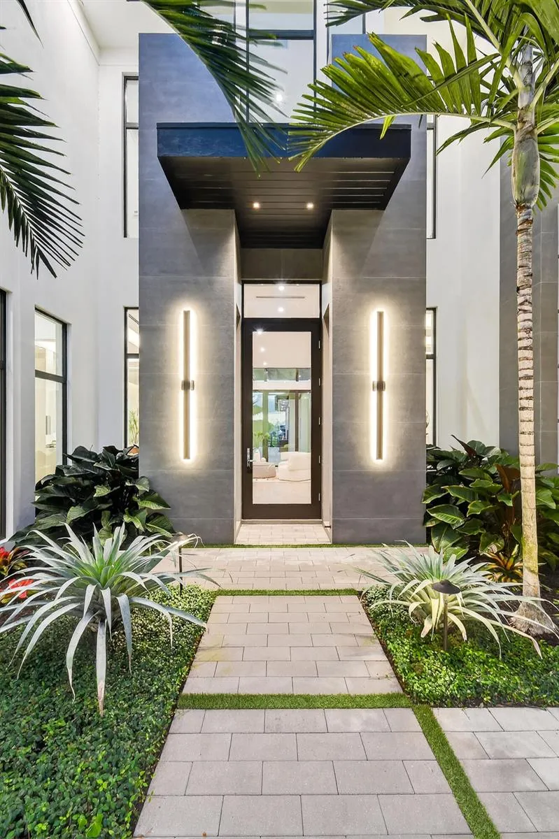 2085 Vitex Lane North Palm Beach, FL 33408