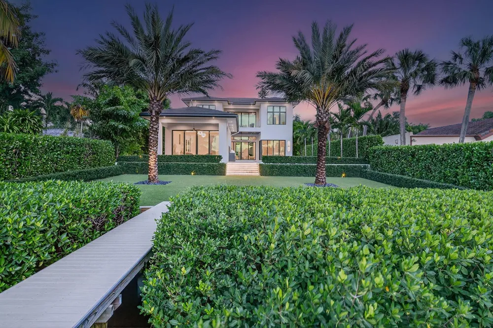 2085 Vitex Lane North Palm Beach, FL 33408