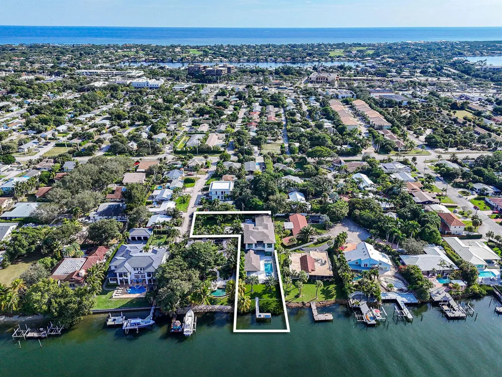 2085 Vitex Lane North Palm Beach, FL 33408