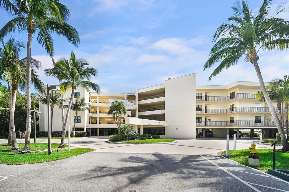 221 NE Plantation Road #316 Hutchinson Island, FL 34996